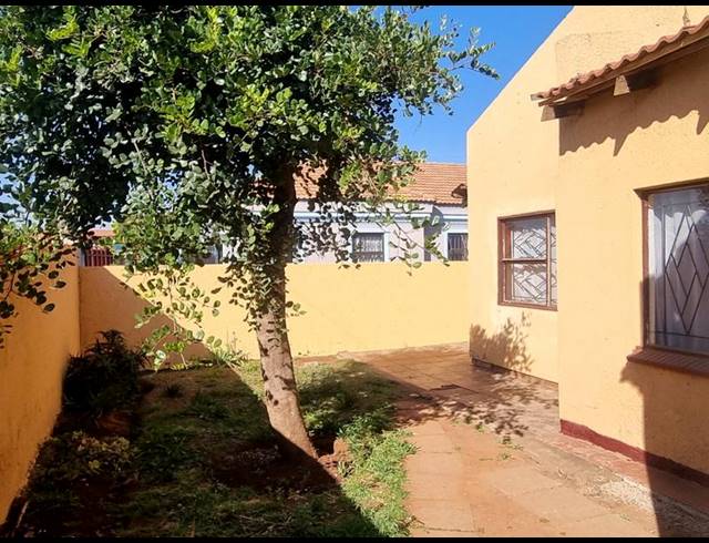 3 BEDROOM HOUSE FOR SALE IN VOSLOORUS